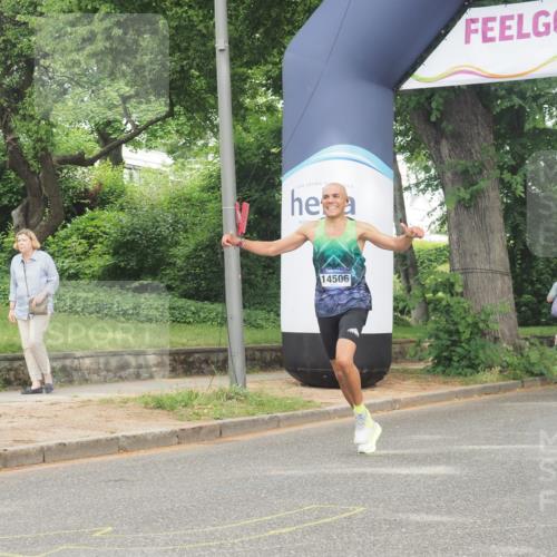 29.06.2025 - hella hamburg halbmarathon KatJ http://msf.ph/oto/8307174 29.06.2025 10:14:45 Zwischen KM18-KM19 2892 meine-sportfotos.de