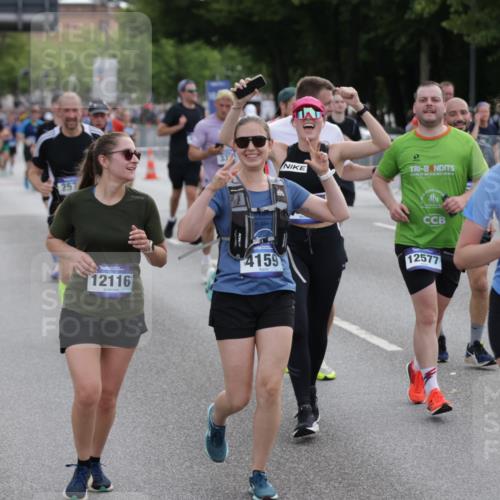 29.06.2025 - hella hamburg halbmarathon Jannik Wohlers http://msf.ph/oto/8307200 29.06.2025 10:38:10 Lombardsbrücke 56, 1721, 2151, 2576, 2660, 3094, 3095, 3216, 3286, 3323, 3726, 3777, 3841, 4028, 4139, 4155, 4159, 4259, 4260, 4316, 4883, 5085, 5089, 5155, 5617, 5684, 5735, 5913, 6695, 6696, 6875, 7117, 7148, 7371, 7561, 7692, 7849, 8583, 8635, 8718, 9004, 9424, 9699, 11635, 11697, 11728, 12075, 12116, 12577, 13000, 13200, 13823, 14096, 15644, 15755, 16174, 16214, 16708, 17091, 17250, 17333, 17478, 18471, 18709 meine-sportfotos.de