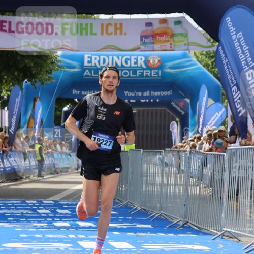 29.06.2025 - hella hamburg halbmarathon Strokosch-Dieckow http://msf.ph/oto/8307214 29.06.2025 10:14:27 Ziel 19227 meine-sportfotos.de