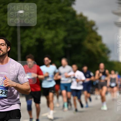 29.06.2025 - hella hamburg halbmarathon Dr. Thomas Lammeyer http://msf.ph/oto/8307235 29.06.2025 10:16:50 Kennedybrücke 1020, 1051, 2531, 2942, 3360, 4187, 4532, 6489, 7014, 7873, 8398, 8405, 9705, 10409, 10581 meine-sportfotos.de