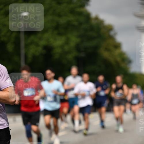 29.06.2025 - hella hamburg halbmarathon Dr. Thomas Lammeyer http://msf.ph/oto/8307245 29.06.2025 10:16:50 Kennedybrücke 1020, 1051, 2531, 2942, 3360, 4187, 4532, 6489, 7014, 7873, 8398, 8405, 9705, 10409, 10581 meine-sportfotos.de
