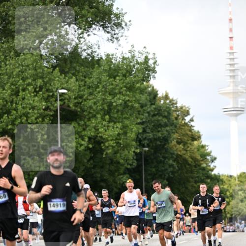 29.06.2025 - hella hamburg halbmarathon Dr. Thomas Lammeyer http://msf.ph/oto/8307361 29.06.2025 10:38:15 Kennedybrücke 1025, 1705, 1764, 1787, 2038, 2276, 2464, 2496, 2933, 3264, 3340, 3345, 3848, 4445, 4824, 4826, 5096, 5566, 5569, 5691, 5821, 5887, 6034, 6109, 6364, 6515, 6516, 6574, 6718, 7027, 7324, 7329, 7565, 7633, 7653, 7982, 8157, 8202, 8277, 8282, 8349, 8375, 8377, 8383, 8401, 9094, 9875, 10007, 10048, 10071, 10561, 10564, 11229, 11338, 11432 meine-sportfotos.de