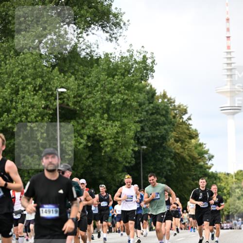 29.06.2025 - hella hamburg halbmarathon Dr. Thomas Lammeyer http://msf.ph/oto/8307377 29.06.2025 10:38:15 Kennedybrücke 1025, 1705, 1764, 1787, 2038, 2276, 2464, 2496, 2933, 3264, 3340, 3345, 3848, 4445, 4824, 4826, 5096, 5566, 5569, 5691, 5821, 5887, 6034, 6109, 6364, 6515, 6516, 6574, 6718, 7027, 7324, 7329, 7565, 7633, 7653, 7982, 8157, 8202, 8277, 8282, 8349, 8375, 8377, 8383, 8401, 9094, 9875, 10007, 10048, 10071, 10561, 10564, 11229, 11338, 11432 meine-sportfotos.de