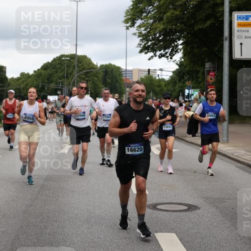 29.06.2025 - hella hamburg halbmarathon Yannick Fuchs http://msf.ph/oto/8307572 29.06.2025 10:50:26 20KM 1583, 1877, 1955, 2083, 2378, 2741, 3413, 4152, 4594, 4813, 5418, 5492, 5570, 5744, 7037, 7547, 8542, 8652, 8669, 8968, 8996, 9246, 9622, 9884, 9903, 9907, 10084, 10093, 10665, 11870, 12348, 12590, 12712, 13394, 13691, 13750, 14408, 14588, 14678, 14867, 15097, 15407, 15431, 15695, 16008, 16009, 16121, 16620, 16634, 16679, 17268, 17660, 17993, 18117, 18719, 18867, 18899, 19091 meine-sportfotos.de