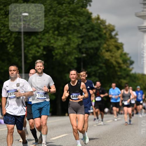 29.06.2025 - hella hamburg halbmarathon Dr. Thomas Lammeyer http://msf.ph/oto/8307596 29.06.2025 10:16:53 Kennedybrücke 1020, 1051, 1328, 2531, 2942, 3360, 4187, 4532, 4554, 5597, 5598, 6489, 7873, 8115, 8398, 8405, 9527, 9705, 10409, 10581 meine-sportfotos.de
