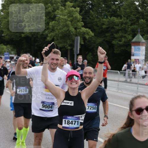 29.06.2025 - hella hamburg halbmarathon Jannik Wohlers http://msf.ph/oto/8307612 29.06.2025 10:38:13 Lombardsbrücke 56, 1721, 2151, 2576, 2660, 2693, 3216, 3323, 3726, 3841, 4028, 4139, 4155, 4159, 4259, 4260, 4316, 4883, 5085, 5089, 5155, 5617, 5684, 5913, 6695, 6696, 6875, 7117, 7148, 7371, 7561, 7692, 7849, 8583, 8635, 8747, 9004, 9455, 11635, 11697, 12072, 12075, 12116, 12577, 13000, 13200, 13823, 14096, 15644, 15755, 16174, 16181, 16214, 16346, 16708, 17091, 17250, 17333, 17478, 18471, 18709 meine-sportfotos.de