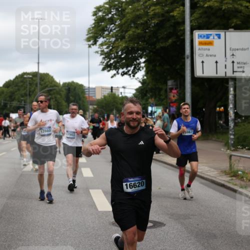 29.06.2025 - hella hamburg halbmarathon Yannick Fuchs http://msf.ph/oto/8307686 29.06.2025 10:50:27 20KM 1583, 1877, 1955, 2083, 2741, 3413, 4152, 4594, 4813, 5418, 5492, 5570, 5744, 6399, 7037, 7547, 8542, 8652, 8669, 8968, 8996, 9246, 9884, 9903, 9907, 9934, 10084, 10093, 10665, 11870, 12348, 12590, 12712, 13394, 13666, 13691, 13750, 14408, 14588, 14678, 14867, 15097, 15407, 15431, 15695, 16008, 16009, 16121, 16620, 16634, 16679, 17268, 17660, 17993, 18117, 18719, 18867, 18899, 19091 meine-sportfotos.de