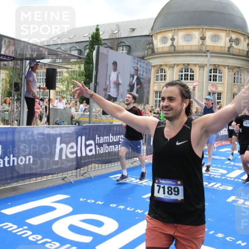 29.06.2025 - hella hamburg halbmarathon Michael Strokosch http://msf.ph/oto/8307727 29.06.2025 10:58:04 Ziel 1200, 1611, 2025, 3093, 3141, 3575, 4319, 4579, 6531, 6892, 7159, 7189, 8089, 10036, 11832, 12378, 12773, 13465, 14881, 15090, 15527, 18762 meine-sportfotos.de