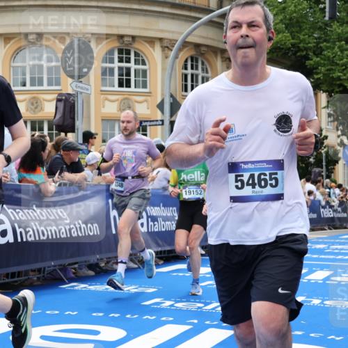 29.06.2025 - hella hamburg halbmarathon Strokosch-Dieckow http://msf.ph/oto/8307745 29.06.2025 10:56:17 Ziel 1193, 3048, 4029, 5465, 5672, 7547, 7742, 8639, 9622, 9903, 9907, 10789, 11231, 11309, 12348, 14363, 15300, 15484, 15818, 16113, 16375, 16634, 17468, 18117, 18495, 18652, 18741, 19152 meine-sportfotos.de