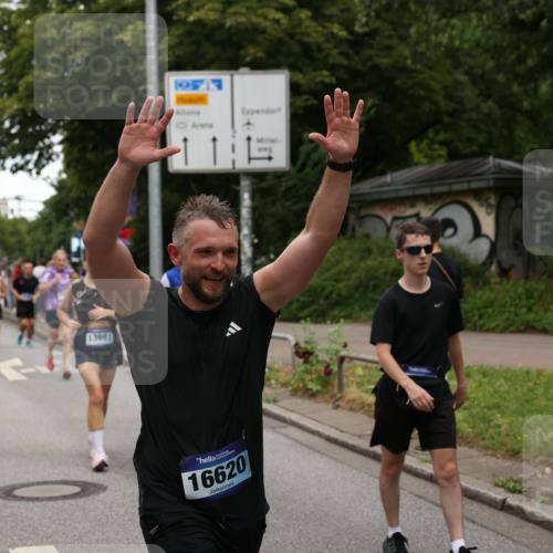 29.06.2025 - hella hamburg halbmarathon Yannick Fuchs http://msf.ph/oto/8307785 29.06.2025 10:50:27 20KM 1583, 1877, 1955, 2083, 2741, 3413, 4152, 4594, 4813, 5418, 5492, 5570, 5744, 6399, 7037, 7547, 8542, 8652, 8669, 8968, 8996, 9246, 9884, 9903, 9907, 9934, 10084, 10093, 10665, 11870, 12348, 12590, 12712, 13394, 13666, 13691, 13750, 14408, 14588, 14678, 14867, 15097, 15407, 15431, 15695, 16008, 16009, 16121, 16620, 16634, 16679, 17268, 17660, 17993, 18117, 18719, 18867, 18899, 19091 meine-sportfotos.de