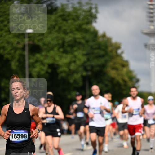 29.06.2025 - hella hamburg halbmarathon Dr. Thomas Lammeyer http://msf.ph/oto/8307792 29.06.2025 09:54:33 Kennedybrücke 1256, 1441, 1677, 1962, 2546, 2579, 3056, 3947, 4854, 4888, 4889, 4893, 5026, 5087, 5506, 5752, 5916, 6080, 6429, 6639, 6721, 6901, 7110, 7116, 7284, 7635, 8091, 8122, 8319, 8574, 8966, 9313, 9755, 9833, 10064, 10415, 10469 meine-sportfotos.de
