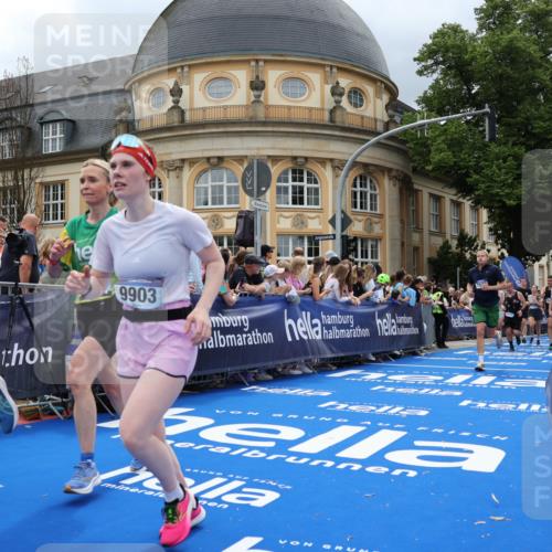 29.06.2025 - hella hamburg halbmarathon Strokosch-Dieckow http://msf.ph/oto/8307809 29.06.2025 10:56:18 Ziel 1193, 3048, 4029, 5465, 5672, 7547, 7742, 8863, 9622, 9903, 10665, 10789, 11231, 11309, 12348, 14363, 15300, 15484, 15818, 16113, 16375, 16634, 17468, 18117, 18495, 18652, 18741, 19152 meine-sportfotos.de