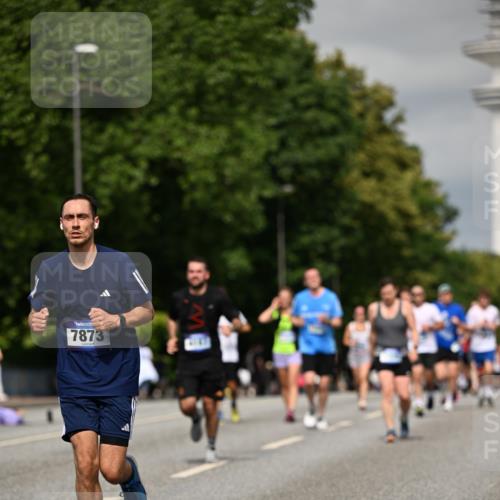 29.06.2025 - hella hamburg halbmarathon Dr. Thomas Lammeyer http://msf.ph/oto/8307834 29.06.2025 10:16:55 Kennedybrücke 1020, 1051, 1328, 2531, 2942, 3360, 4187, 4532, 4554, 5597, 5598, 6489, 7873, 8115, 8398, 8405, 9527, 9705, 10409, 10581 meine-sportfotos.de