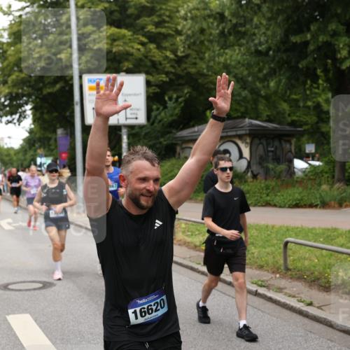 29.06.2025 - hella hamburg halbmarathon Yannick Fuchs http://msf.ph/oto/8307845 29.06.2025 10:50:27 20KM 1583, 1877, 1955, 2083, 2741, 3413, 4152, 4594, 4813, 5418, 5492, 5570, 5744, 6399, 7037, 7547, 8542, 8652, 8669, 8968, 8996, 9246, 9884, 9903, 9907, 9934, 10084, 10093, 10665, 11870, 12348, 12590, 12712, 13394, 13666, 13691, 13750, 14408, 14588, 14678, 14867, 15097, 15407, 15431, 15695, 16008, 16009, 16121, 16620, 16634, 16679, 17268, 17660, 17993, 18117, 18719, 18867, 18899, 19091 meine-sportfotos.de