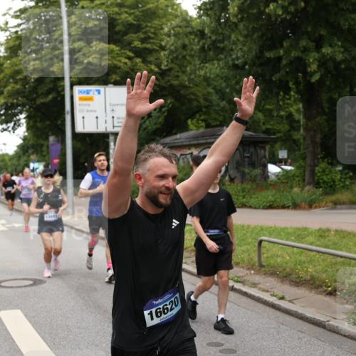 29.06.2025 - hella hamburg halbmarathon Yannick Fuchs http://msf.ph/oto/8307886 29.06.2025 10:50:28 20KM 1583, 1955, 2083, 2741, 3413, 4152, 4594, 4813, 5418, 5492, 5570, 5744, 6399, 6416, 6835, 7037, 7547, 8542, 8652, 8669, 8968, 8996, 9246, 9727, 9884, 9903, 9907, 9934, 10084, 10093, 10665, 11870, 12348, 12440, 12590, 12712, 13394, 13666, 13691, 13750, 14408, 14588, 14678, 14867, 15097, 15407, 15431, 15695, 16008, 16009, 16121, 16620, 16634, 16679, 17268, 17660, 17993, 18719, 18867, 18899, 19091 meine-sportfotos.de