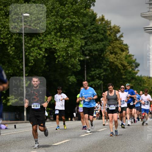 29.06.2025 - hella hamburg halbmarathon Dr. Thomas Lammeyer http://msf.ph/oto/8307951 29.06.2025 10:16:56 Kennedybrücke 1020, 1051, 1328, 2531, 2942, 3360, 4187, 4532, 4554, 5597, 5598, 6489, 7873, 8115, 8398, 8405, 9527, 9705, 10409, 10581 meine-sportfotos.de