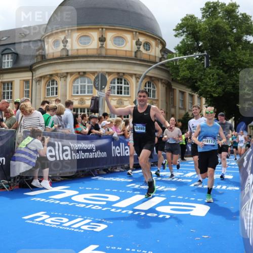 29.06.2025 - hella hamburg halbmarathon Strokosch-Dieckow http://msf.ph/oto/8307987 29.06.2025 10:56:22 Ziel 3048, 4029, 5672, 6399, 7547, 7742, 8863, 9622, 9903, 10665, 11231, 11309, 12348, 15300, 15407, 15818, 16257, 16261, 16375, 17268, 17734, 18117, 18495, 18652, 18741, 19152 meine-sportfotos.de