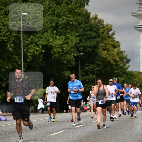 29.06.2025 - hella hamburg halbmarathon Dr. Thomas Lammeyer http://msf.ph/oto/8307992 29.06.2025 10:16:57 Kennedybrücke 1020, 1051, 1328, 2531, 2942, 3360, 4187, 4532, 4554, 5597, 5598, 6489, 7873, 8115, 8398, 8405, 9527, 9705, 10581 meine-sportfotos.de