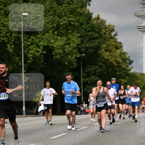 29.06.2025 - hella hamburg halbmarathon Dr. Thomas Lammeyer http://msf.ph/oto/8308076 29.06.2025 10:16:58 Kennedybrücke 1020, 1051, 1328, 2531, 2942, 3360, 4187, 4532, 4554, 5597, 5598, 6489, 7873, 8115, 8398, 8405, 9527, 10581 meine-sportfotos.de