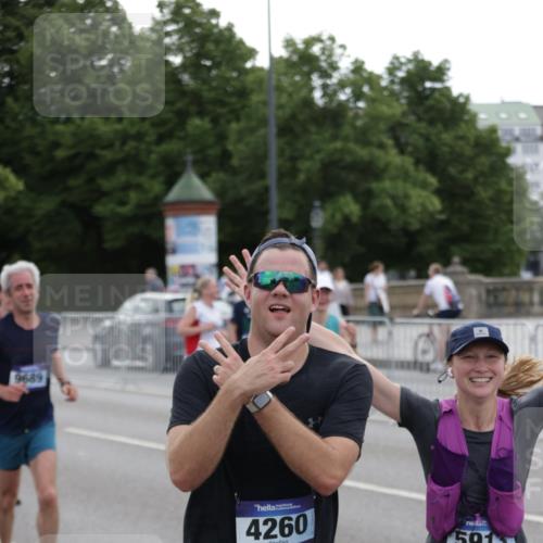 29.06.2025 - hella hamburg halbmarathon Jannik Wohlers http://msf.ph/oto/8308126 29.06.2025 10:38:18 Lombardsbrücke 56, 1390, 1721, 2576, 2660, 2693, 3216, 3323, 3726, 3927, 4028, 4259, 4260, 4316, 5617, 5684, 5913, 6695, 6696, 6875, 7148, 7263, 7371, 7561, 7692, 7849, 8367, 8583, 8635, 8747, 9004, 9455, 9708, 10604, 11059, 11635, 11697, 12028, 12072, 12075, 12577, 12722, 14096, 15755, 16181, 16346, 17250, 17333, 17478, 18050, 18471, 18504, 18709 meine-sportfotos.de