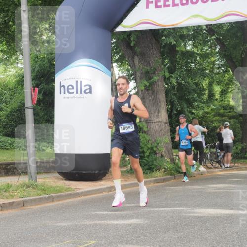 29.06.2025 - hella hamburg halbmarathon KatJ http://msf.ph/oto/8308152 29.06.2025 10:14:56 Zwischen KM18-KM19  meine-sportfotos.de