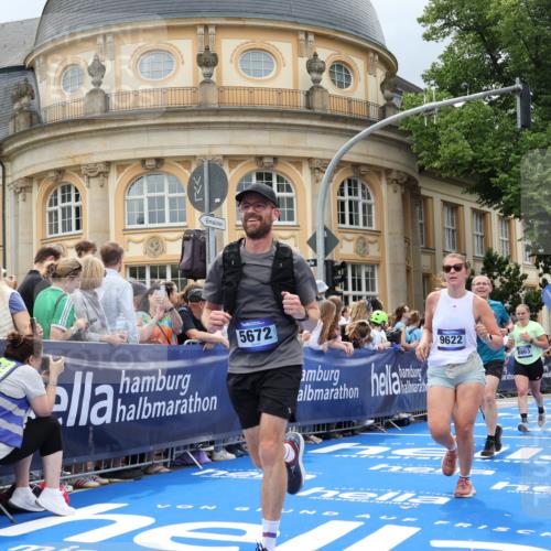29.06.2025 - hella hamburg halbmarathon Strokosch-Dieckow http://msf.ph/oto/8308162 29.06.2025 10:56:25 Ziel 1583, 3048, 3413, 4029, 5672, 5744, 6399, 7742, 8542, 8652, 8863, 9622, 10093, 10665, 11231, 11309, 15300, 15407, 15818, 16257, 16261, 16375, 17268, 17734, 18117, 18495, 18652, 18741, 18746, 18835 meine-sportfotos.de
