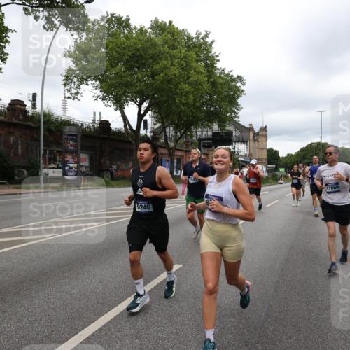 29.06.2025 - hella hamburg halbmarathon Yannick Fuchs http://msf.ph/oto/8308168 29.06.2025 10:50:29 20KM 1583, 1955, 2083, 2741, 3413, 3836, 4152, 4594, 4813, 5418, 5492, 5570, 6399, 6416, 6835, 7037, 7547, 8542, 8652, 8669, 8968, 8996, 9246, 9727, 9884, 9903, 9907, 9934, 10084, 10093, 10665, 11870, 12348, 12440, 12590, 12712, 13394, 13666, 13691, 13750, 14408, 14588, 14678, 14867, 15097, 15407, 15431, 15695, 16008, 16009, 16121, 16620, 16634, 16679, 17268, 17660, 17993, 18719, 18867, 18899, 19091 meine-sportfotos.de