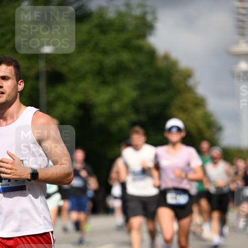 29.06.2025 - hella hamburg halbmarathon Dr. Thomas Lammeyer http://msf.ph/oto/8308236 29.06.2025 09:54:37 Kennedybrücke 1256, 1441, 1677, 1912, 1962, 2546, 2579, 3056, 3947, 4854, 4865, 4888, 4889, 5087, 5275, 5506, 5752, 6429, 6593, 6639, 6721, 6901, 7116, 7284, 7378, 7635, 7693, 8091, 8122, 8319, 8574, 8966, 9313, 9371, 9755, 9833, 9885, 10064, 10193, 10415, 10469 meine-sportfotos.de
