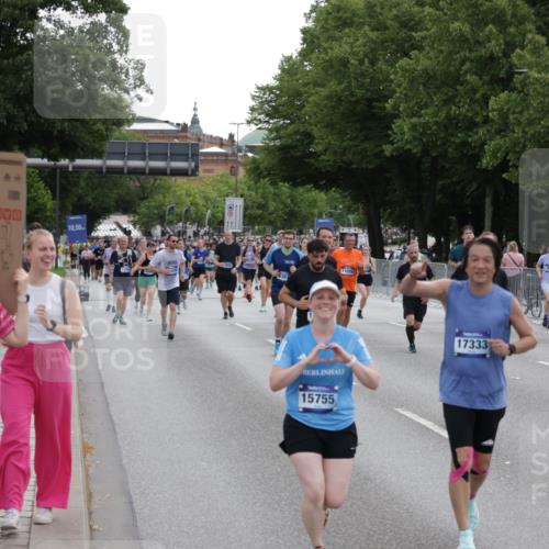 29.06.2025 - hella hamburg halbmarathon Jannik Wohlers http://msf.ph/oto/8308260 29.06.2025 10:38:19 Lombardsbrücke 56, 1232, 1390, 1721, 2576, 2660, 2693, 3216, 3323, 3726, 3927, 4028, 4259, 4260, 4316, 5617, 5684, 5913, 6695, 6696, 6875, 7148, 7263, 7371, 7561, 7849, 8367, 8583, 8635, 8747, 9004, 9455, 9708, 10554, 10604, 11059, 11635, 11697, 12028, 12072, 12075, 12577, 12722, 14096, 15755, 16181, 16346, 17250, 17333, 17478, 18050, 18471, 18504 meine-sportfotos.de