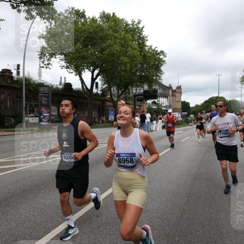 29.06.2025 - hella hamburg halbmarathon Yannick Fuchs http://msf.ph/oto/8308282 29.06.2025 10:50:29 20KM 1583, 1955, 2083, 2741, 3413, 3836, 4152, 4594, 4813, 5418, 5492, 5570, 6399, 6416, 6835, 7037, 7547, 8542, 8652, 8669, 8968, 8996, 9246, 9727, 9884, 9903, 9907, 9934, 10084, 10093, 10665, 11870, 12348, 12440, 12590, 12712, 13394, 13666, 13691, 13750, 14408, 14588, 14678, 14867, 15097, 15407, 15431, 15695, 16008, 16009, 16121, 16620, 16634, 16679, 17268, 17660, 17993, 18719, 18867, 18899, 19091 meine-sportfotos.de