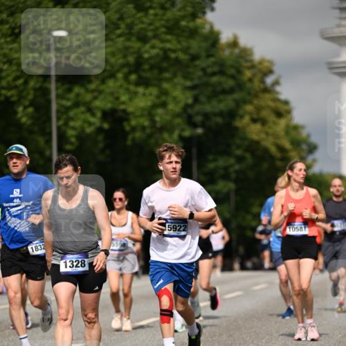 29.06.2025 - hella hamburg halbmarathon Dr. Thomas Lammeyer http://msf.ph/oto/8308291 29.06.2025 10:17:04 Kennedybrücke 1007, 1020, 1051, 1328, 3360, 4187, 4554, 5597, 5598, 6489, 7873, 8115, 8279, 9527, 10581 meine-sportfotos.de