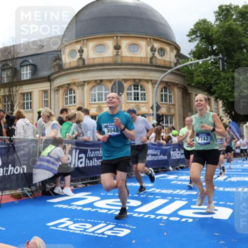 29.06.2025 - hella hamburg halbmarathon Strokosch-Dieckow http://msf.ph/oto/8308305 29.06.2025 10:56:27 Ziel 1583, 2083, 3048, 3413, 4029, 5672, 5721, 5744, 6399, 7742, 8542, 8652, 8863, 9562, 9622, 10093, 10665, 11231, 11309, 13863, 15300, 15407, 15818, 16257, 16261, 17268, 17734, 18746, 18835, 19120 meine-sportfotos.de
