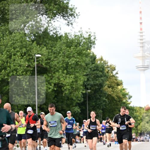29.06.2025 - hella hamburg halbmarathon Dr. Thomas Lammeyer http://msf.ph/oto/8308346 29.06.2025 10:38:17 Kennedybrücke 1025, 1705, 1764, 1787, 2038, 2276, 2464, 2496, 2510, 2511, 2933, 3264, 3340, 3345, 3848, 4445, 4824, 4826, 4942, 5096, 5566, 5569, 5691, 6034, 6109, 6364, 6515, 6516, 6574, 6718, 6727, 7027, 7324, 7329, 7565, 7653, 7982, 8202, 8277, 8282, 8349, 8401, 9094, 9875, 10007, 10048, 10071, 10561, 10564, 11229, 11338, 11432 meine-sportfotos.de