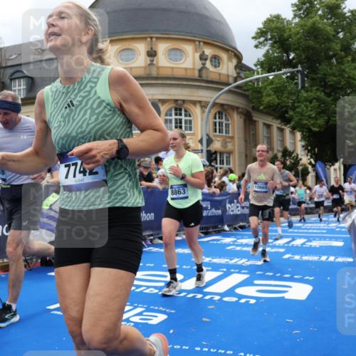 29.06.2025 - hella hamburg halbmarathon Strokosch-Dieckow http://msf.ph/oto/8308378 29.06.2025 10:56:28 Ziel 1583, 2083, 3048, 3413, 4029, 5672, 5721, 5744, 6399, 7742, 8542, 8652, 8863, 9562, 9622, 10093, 10665, 11231, 12509, 13863, 15407, 15818, 16257, 16261, 17268, 17734, 18746, 18835, 19120 meine-sportfotos.de