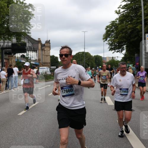 29.06.2025 - hella hamburg halbmarathon Yannick Fuchs http://msf.ph/oto/8308407 29.06.2025 10:50:29 20KM 1583, 1955, 2083, 2741, 3413, 3836, 4152, 4594, 4813, 5418, 5492, 5570, 6399, 6416, 6835, 7037, 7547, 8542, 8652, 8669, 8968, 8996, 9246, 9727, 9884, 9903, 9907, 9934, 10084, 10093, 10665, 11870, 12348, 12440, 12590, 12712, 13394, 13666, 13691, 13750, 14408, 14588, 14678, 14867, 15097, 15407, 15431, 15695, 16008, 16009, 16121, 16620, 16634, 16679, 17268, 17660, 17993, 18719, 18867, 18899, 19091 meine-sportfotos.de