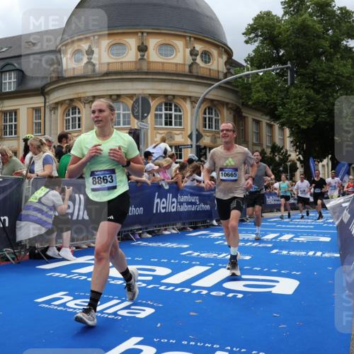 29.06.2025 - hella hamburg halbmarathon Strokosch-Dieckow http://msf.ph/oto/8308417 29.06.2025 10:56:28 Ziel 1583, 2083, 3048, 3413, 4029, 5672, 5721, 5744, 6399, 7742, 8542, 8652, 8863, 9562, 9622, 10093, 10665, 11231, 12509, 13863, 15407, 15818, 16257, 16261, 17268, 17734, 18746, 18835, 19120 meine-sportfotos.de