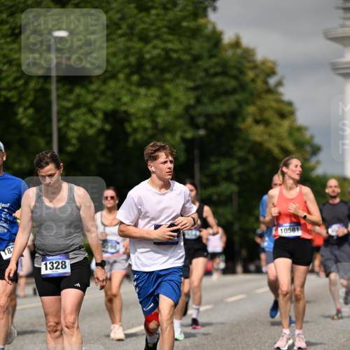 29.06.2025 - hella hamburg halbmarathon Dr. Thomas Lammeyer http://msf.ph/oto/8308465 29.06.2025 10:17:05 Kennedybrücke 1007, 1020, 1051, 1328, 4187, 4554, 5597, 5598, 6489, 7873, 8115, 8279, 9527, 10581 meine-sportfotos.de