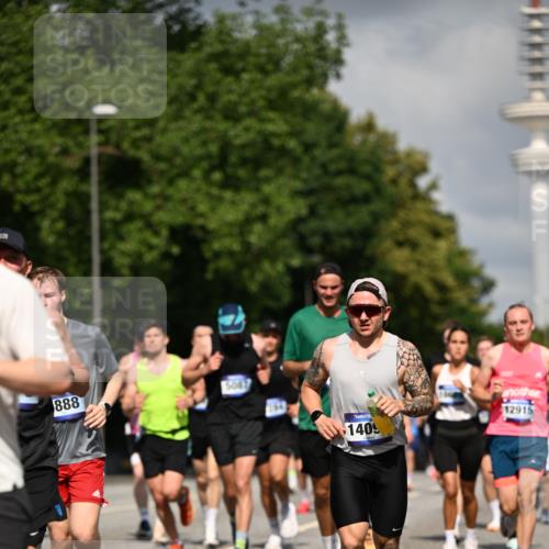 29.06.2025 - hella hamburg halbmarathon Dr. Thomas Lammeyer http://msf.ph/oto/8308494 29.06.2025 09:54:39 Kennedybrücke 1256, 1441, 1677, 1912, 1962, 2579, 3056, 3947, 4854, 4865, 4888, 4889, 5087, 5275, 5506, 6429, 6593, 6639, 6721, 6901, 7116, 7284, 7378, 7635, 7693, 8122, 8319, 8574, 8966, 9262, 9313, 9371, 9755, 9833, 9885, 10193, 10415, 10469 meine-sportfotos.de