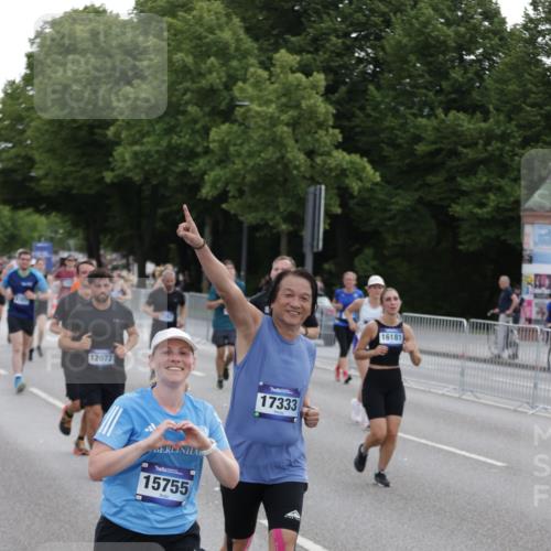 29.06.2025 - hella hamburg halbmarathon Jannik Wohlers http://msf.ph/oto/8308557 29.06.2025 10:38:20 Lombardsbrücke 56, 1232, 1390, 2576, 2660, 2693, 3216, 3323, 3726, 3927, 4028, 4259, 4260, 4316, 4964, 5617, 5684, 5913, 6695, 6696, 6875, 7148, 7263, 7561, 7849, 8367, 8583, 8635, 8747, 9004, 9455, 9708, 10554, 10604, 11059, 11635, 11697, 12028, 12072, 12075, 12577, 12722, 14096, 14557, 14558, 15755, 16181, 16346, 17250, 17333, 18050, 18471, 18504 meine-sportfotos.de