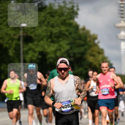 29.06.2025 - hella hamburg halbmarathon Dr. Thomas Lammeyer http://msf.ph/oto/8308654 29.06.2025 09:54:41 Kennedybrücke 1136, 1256, 1441, 1677, 1912, 1962, 2579, 3056, 3700, 3947, 4854, 4865, 4888, 4889, 5087, 5275, 6593, 6639, 6721, 6901, 7116, 7284, 7378, 7635, 7693, 8122, 8319, 8966, 9262, 9313, 9371, 9755, 9833, 9885, 10193, 10415, 10469 meine-sportfotos.de