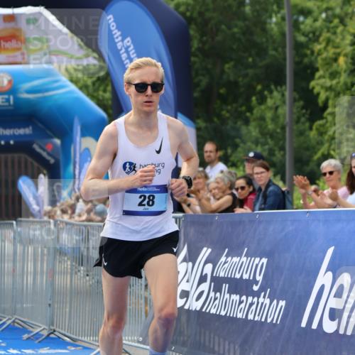 29.06.2025 - hella hamburg halbmarathon Strokosch-Dieckow http://msf.ph/oto/8308724 29.06.2025 10:12:39 Ziel 28 meine-sportfotos.de