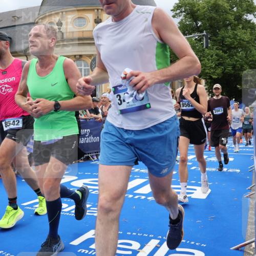 29.06.2025 - hella hamburg halbmarathon Strokosch-Dieckow http://msf.ph/oto/8308766 29.06.2025 10:56:36 Ziel 1583, 2083, 3413, 4152, 5721, 5744, 6416, 6759, 7037, 7646, 8311, 8542, 8652, 8744, 8996, 9488, 9562, 10093, 11083, 11870, 12509, 13863, 14369, 15134, 15145, 15407, 15712, 16043, 16121, 16261, 17259, 17268, 18340, 18634, 18746, 18835, 18899, 19120 meine-sportfotos.de