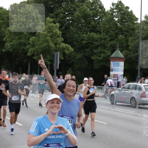 29.06.2025 - hella hamburg halbmarathon Jannik Wohlers http://msf.ph/oto/8308895 29.06.2025 10:38:20 Lombardsbrücke 56, 1232, 1390, 2576, 2660, 2693, 3216, 3323, 3726, 3927, 4028, 4259, 4260, 4316, 4964, 5617, 5684, 5913, 6695, 6696, 6875, 7148, 7263, 7561, 7849, 8367, 8583, 8635, 8747, 9004, 9455, 9708, 10554, 10604, 11059, 11635, 11697, 12028, 12072, 12075, 12577, 12722, 14096, 14557, 14558, 15755, 16181, 16346, 17250, 17333, 18050, 18471, 18504 meine-sportfotos.de