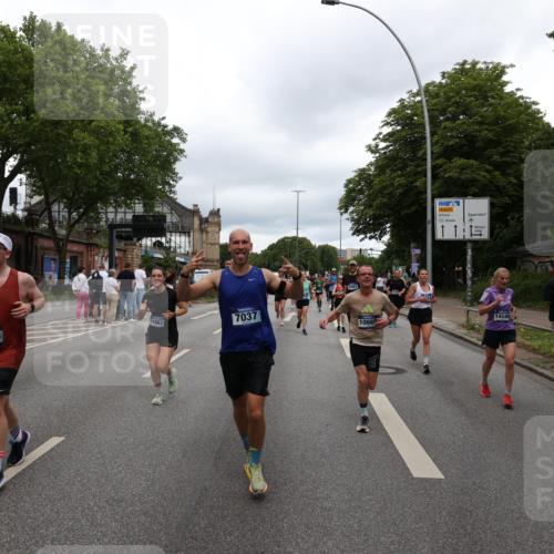 29.06.2025 - hella hamburg halbmarathon Yannick Fuchs http://msf.ph/oto/8308897 29.06.2025 10:50:31 20KM 1583, 1955, 2083, 2741, 3413, 3836, 4152, 5418, 5492, 5570, 6399, 6416, 6835, 7037, 7547, 8393, 8542, 8652, 8669, 8968, 8996, 9246, 9488, 9727, 9884, 9903, 9907, 9934, 10084, 10093, 10665, 11212, 12348, 12440, 12590, 12712, 13394, 13666, 13691, 13750, 14139, 14408, 14588, 14678, 14867, 15097, 15407, 15431, 15695, 16008, 16009, 16121, 16620, 16634, 16679, 17268, 17660, 17993, 18208, 18719, 18867, 18899, 19091 meine-sportfotos.de