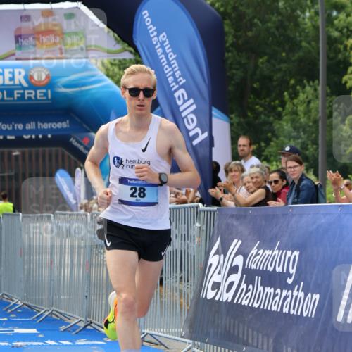 29.06.2025 - hella hamburg halbmarathon Strokosch-Dieckow http://msf.ph/oto/8308918 29.06.2025 10:12:39 Ziel 28 meine-sportfotos.de
