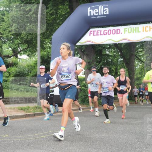 29.06.2025 - hella hamburg halbmarathon KatJ http://msf.ph/oto/8309061 29.06.2025 10:44:24 Zwischen KM18-KM19 2652, 2656, 3575, 4632, 5134, 5391, 6892, 7159 meine-sportfotos.de