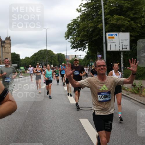 29.06.2025 - hella hamburg halbmarathon Yannick Fuchs http://msf.ph/oto/8309073 29.06.2025 10:50:32 20KM 1583, 1955, 2083, 2741, 3413, 3836, 4152, 5418, 5492, 5570, 6399, 6416, 6835, 7037, 7547, 7716, 8393, 8542, 8652, 8669, 8968, 8996, 9246, 9488, 9727, 9884, 9903, 9907, 9934, 10084, 10093, 10665, 11083, 11212, 12348, 12440, 12523, 12590, 12712, 13394, 13666, 13691, 13750, 14139, 14408, 14588, 14678, 14867, 15097, 15407, 15431, 15695, 16121, 16620, 16634, 16679, 17268, 17660, 17993, 18208, 18652, 18719, 18867, 18899, 19091 meine-sportfotos.de