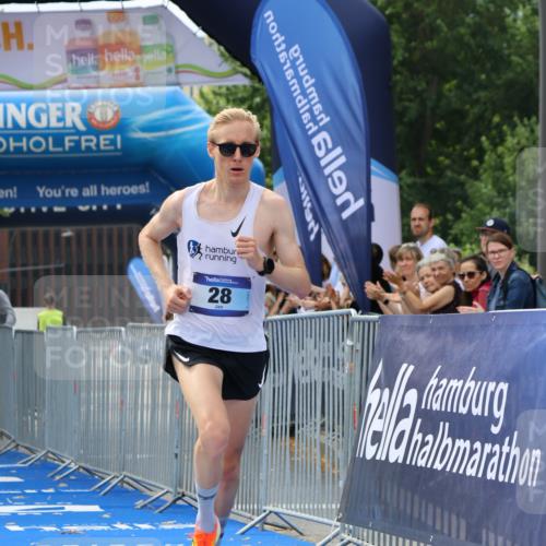 29.06.2025 - hella hamburg halbmarathon Strokosch-Dieckow http://msf.ph/oto/8309075 29.06.2025 10:12:39 Ziel 28 meine-sportfotos.de