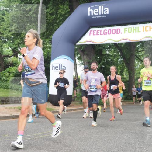 29.06.2025 - hella hamburg halbmarathon KatJ http://msf.ph/oto/8309083 29.06.2025 10:44:25 Zwischen KM18-KM19 2652, 2656, 3575, 4632, 5391, 6892, 7159 meine-sportfotos.de