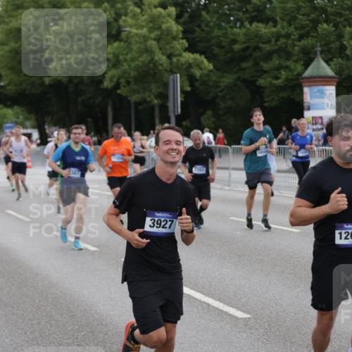 29.06.2025 - hella hamburg halbmarathon Jannik Wohlers http://msf.ph/oto/8309089 29.06.2025 10:38:23 Lombardsbrücke 56, 1232, 1390, 1451, 2576, 2660, 2693, 3307, 3323, 3726, 3927, 4028, 4257, 4259, 4260, 4316, 4320, 4964, 5913, 6695, 6696, 6875, 7148, 7263, 7849, 8367, 8583, 8747, 9004, 9455, 9708, 10554, 10604, 11059, 11635, 11697, 12028, 12072, 12075, 12722, 14557, 14558, 15755, 16181, 16346, 17250, 17333, 18050, 18471, 18504 meine-sportfotos.de